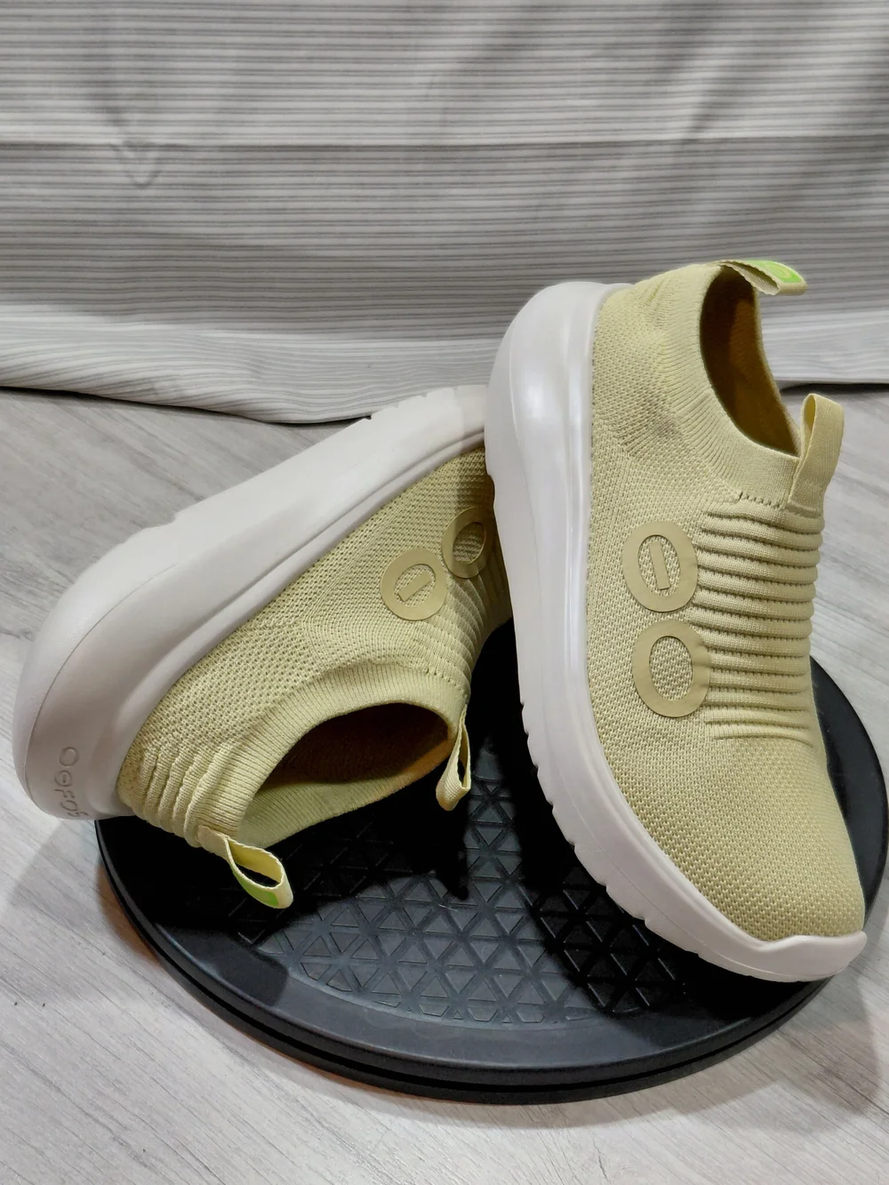 OOFOS Women's OOmy Zen Slip On Recovery Slip-On Knit Sneakers - Pale Yellow W9